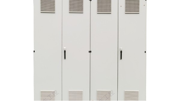 華東工控：以客戶(hù)需求為核心的<i style='color:red'>定制化控制柜</i>解決方案專(zhuān)家