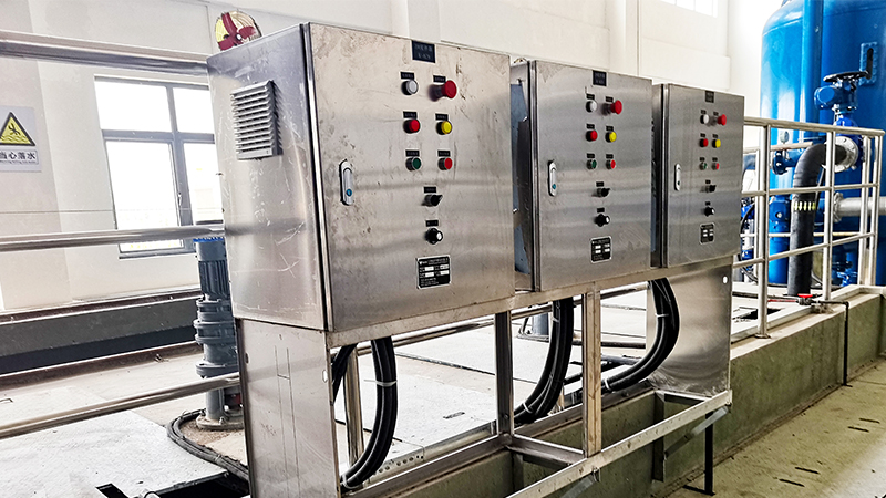 控制柜在農(nóng)村污水處理遠(yuǎn)程監(jiān)控系統(tǒng)的應(yīng)用