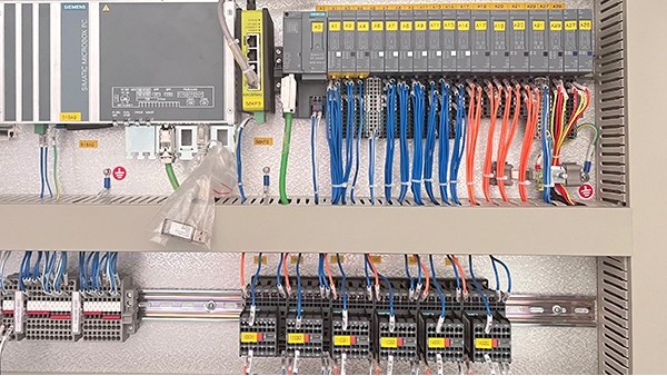 <i style='color:red'>出口控制柜</i>廠家選擇考量因素有哪些？