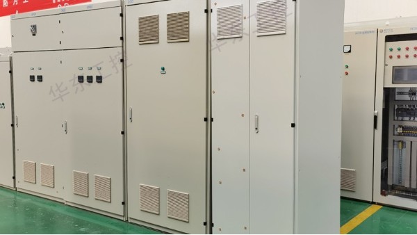 PLC控制柜廠家：以技術實力與深度定制，賦能千行百業(yè)