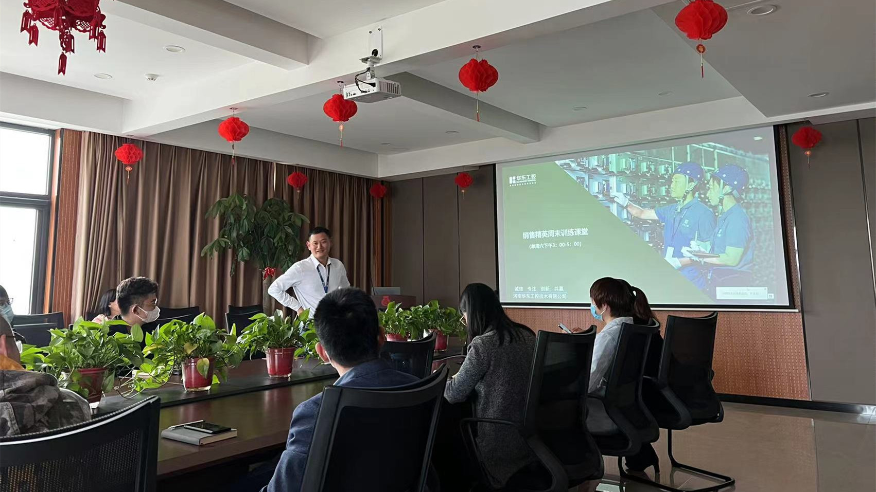 華東工控開展內(nèi)部產(chǎn)品交流會暨銷售學(xué)習(xí)訓(xùn)練會