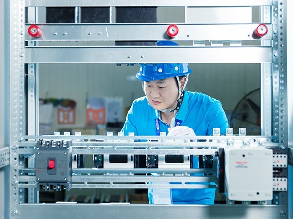 華東工控車間生產(chǎn)工作